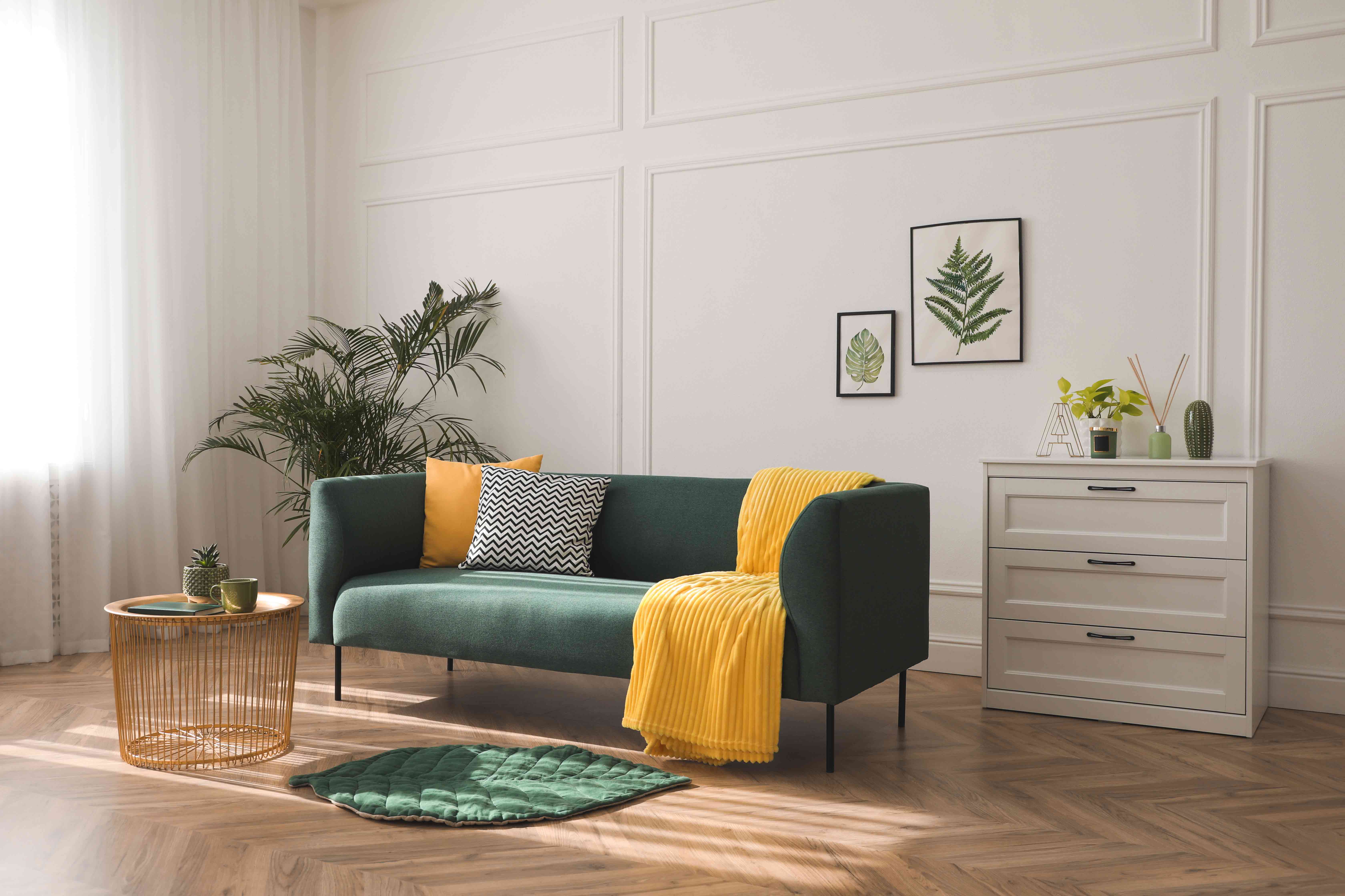 green sofa interior trends